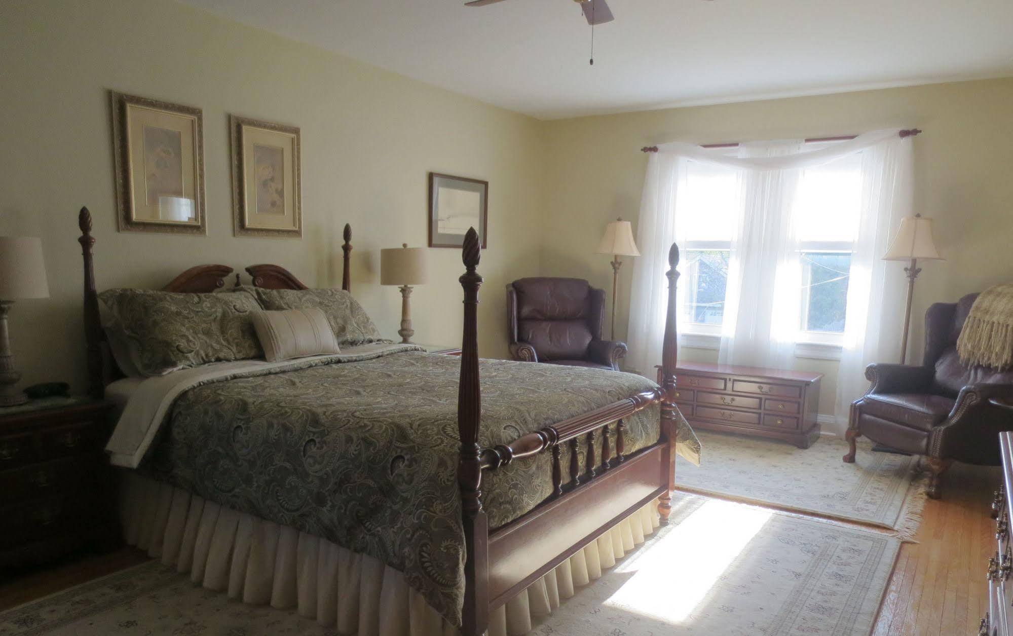 Bed and Breakfast Robinsong Thorold Екстер'єр фото