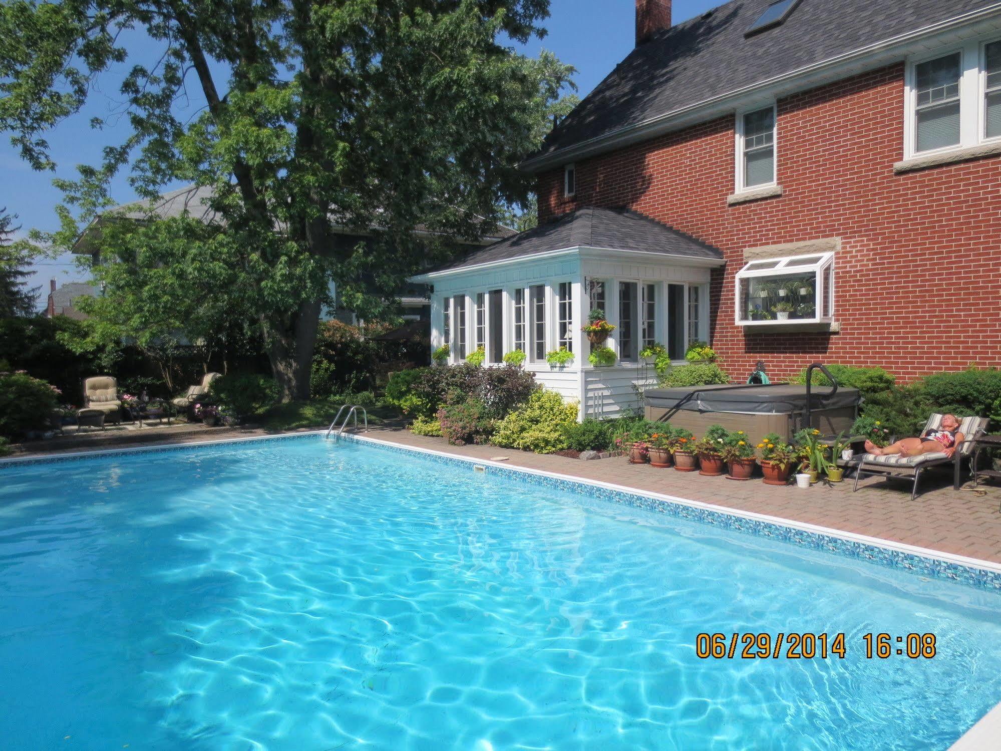 Bed and Breakfast Robinsong Thorold Екстер'єр фото