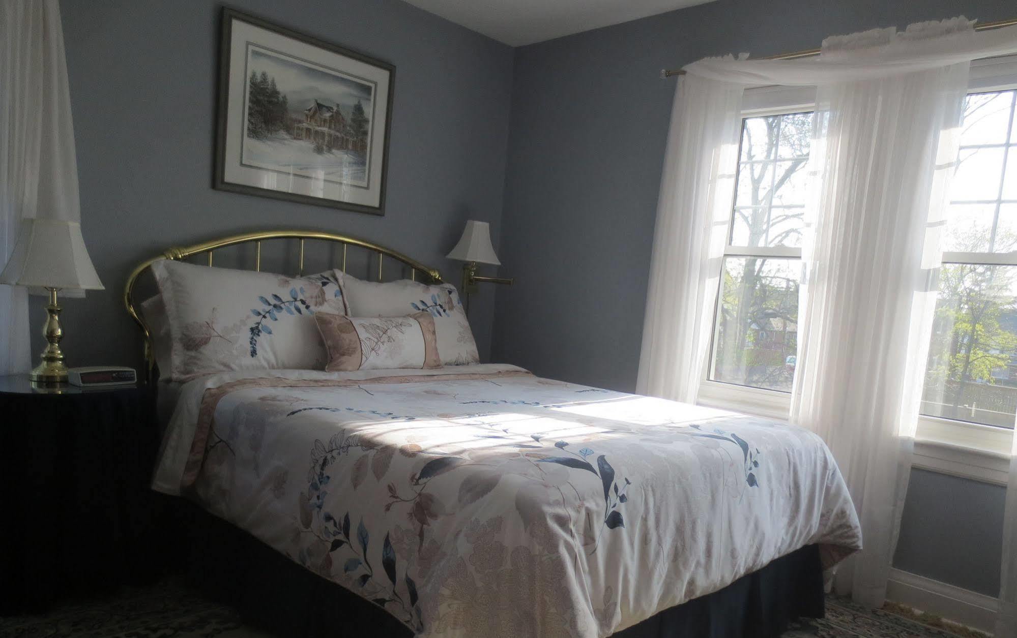 Bed and Breakfast Robinsong Thorold Екстер'єр фото