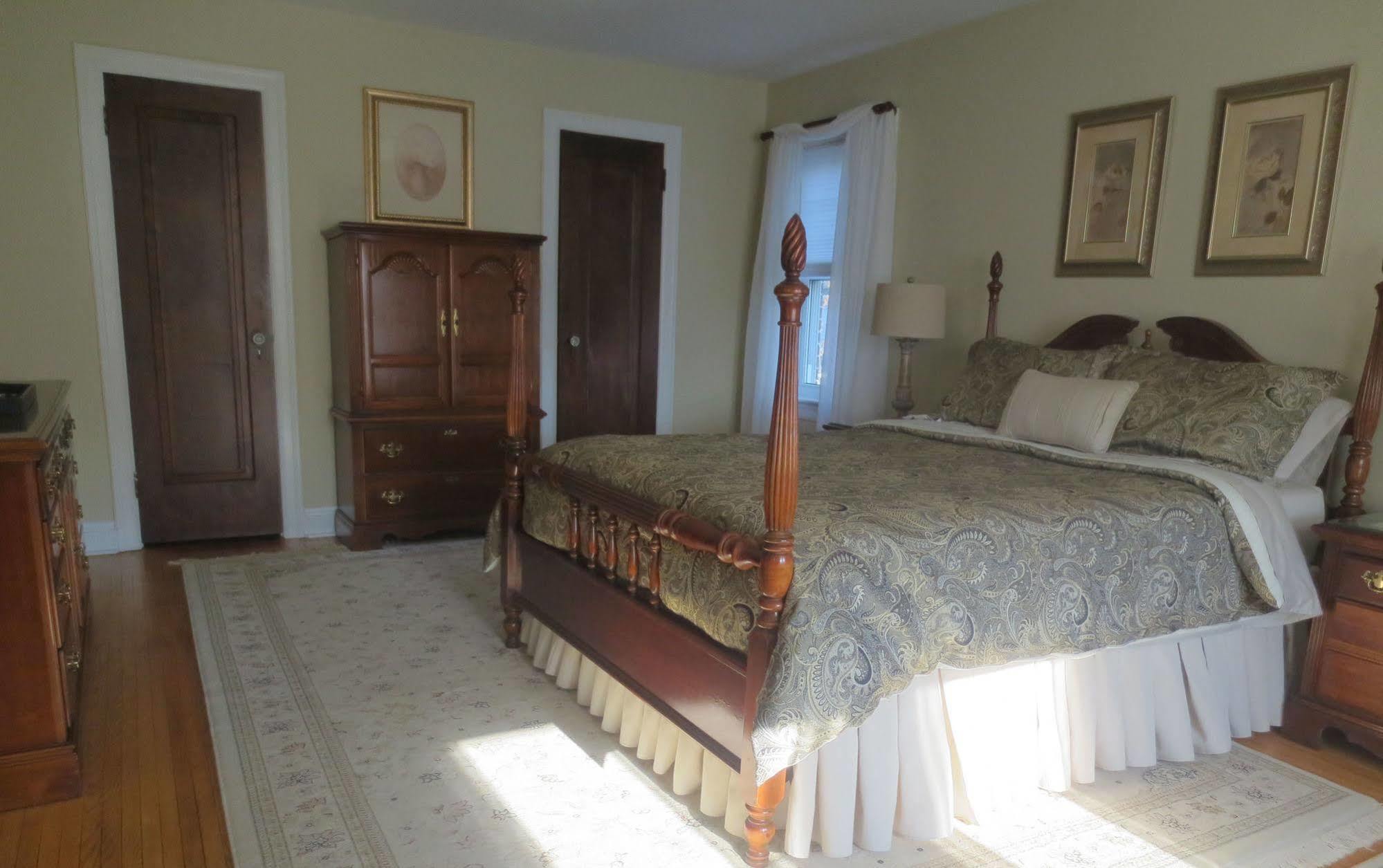 Bed and Breakfast Robinsong Thorold Екстер'єр фото